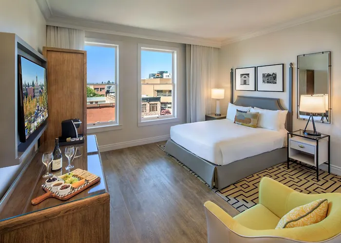 Hotel E